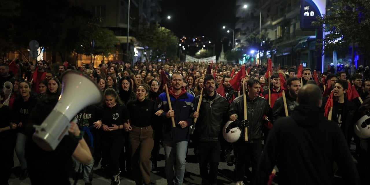 Yunanistan'da 17 Kasım öğrenci ayaklanması için anma yürüyüşü düzenlendi