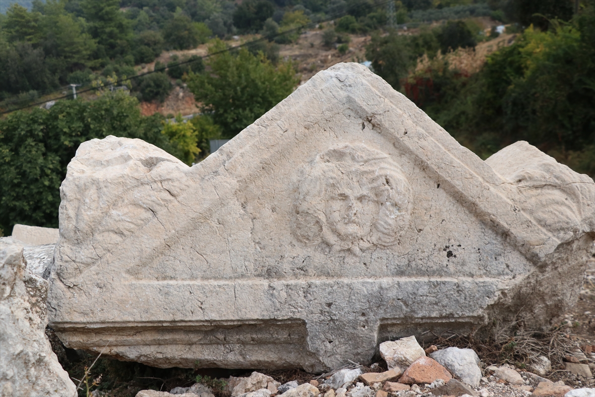 Likya'nın önemli kenti Tlos'ta tarihe ışık tutan kazı çalışmaları sürüyor