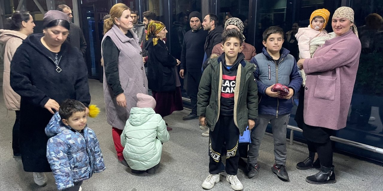 Herson'daki 88 Ahıska Türkü, Sarp Sınır Kapısı'ndan Türkiye'ye giriş yaptı