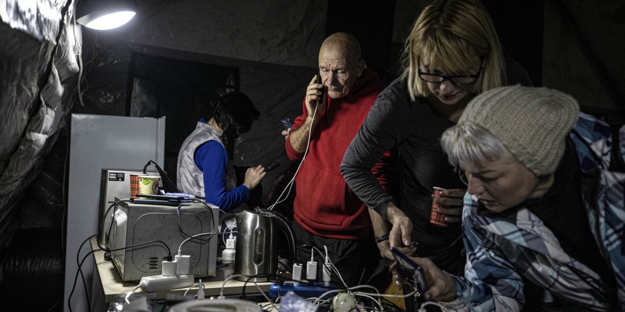 Ukrayna'da elektriksiz kalan şehirlerde halkın imdadına "Yenilmezlik Noktaları" yetişiyor