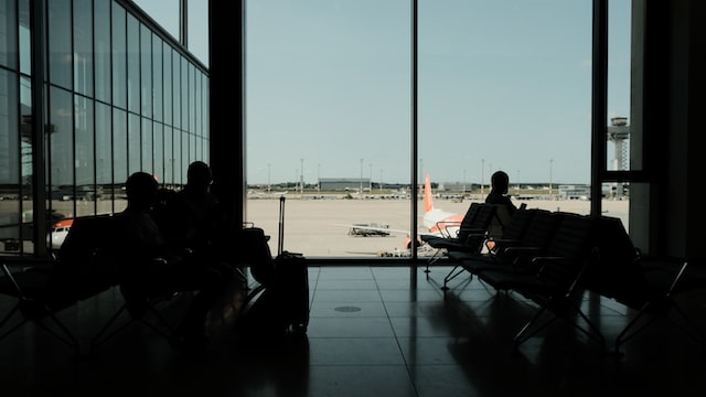 Berlin Havalimanında, çevrecilerin eylemi nedeniyle bir süre uçuşlar durdu