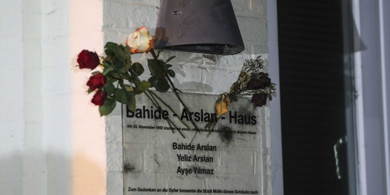 Schleswig-Holstein Türk Toplumu 30 yıl önce Mölln'de meydana gelen ırkçı kundaklama saldırısının kurbanlarını anıyor
