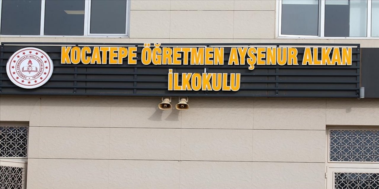 Şehit öğretmen Ayşenur Alkan’ın adı görev yaptığı okula verildi