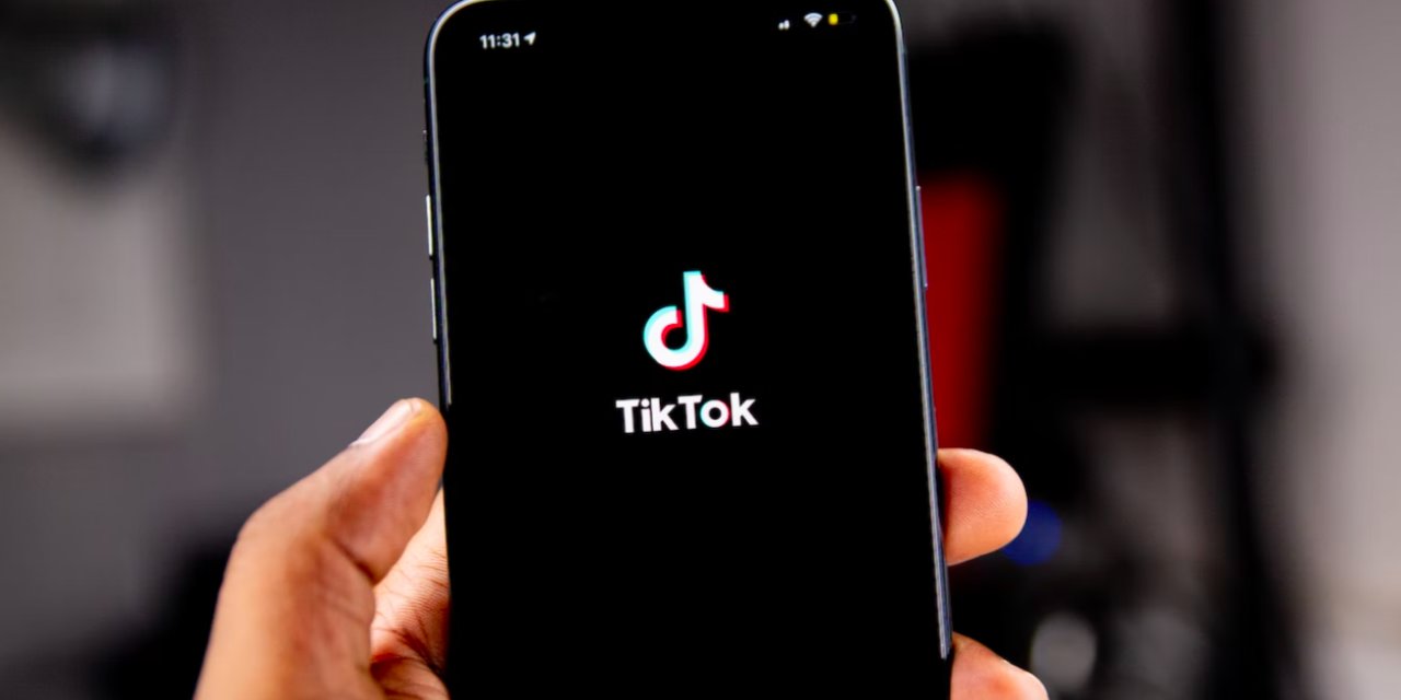 FBI, Tiktok'un ABD için "ulusal güvenlik endişesi" olduğu görüşünde