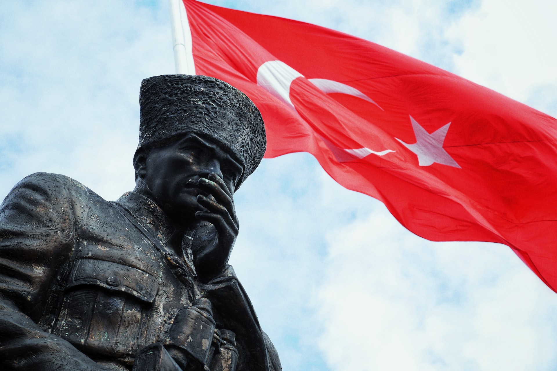 Atatürk hayranı Alman turist, Müslüman olup "Kemal" ismini aldı