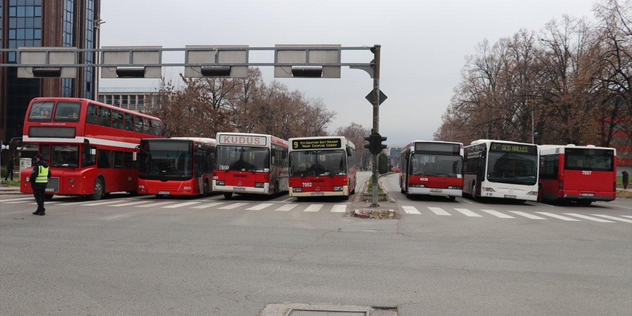 Kuzey Makedonya'da otobüs şoförleri başkentteki yolları kapatarak protesto düzenledi