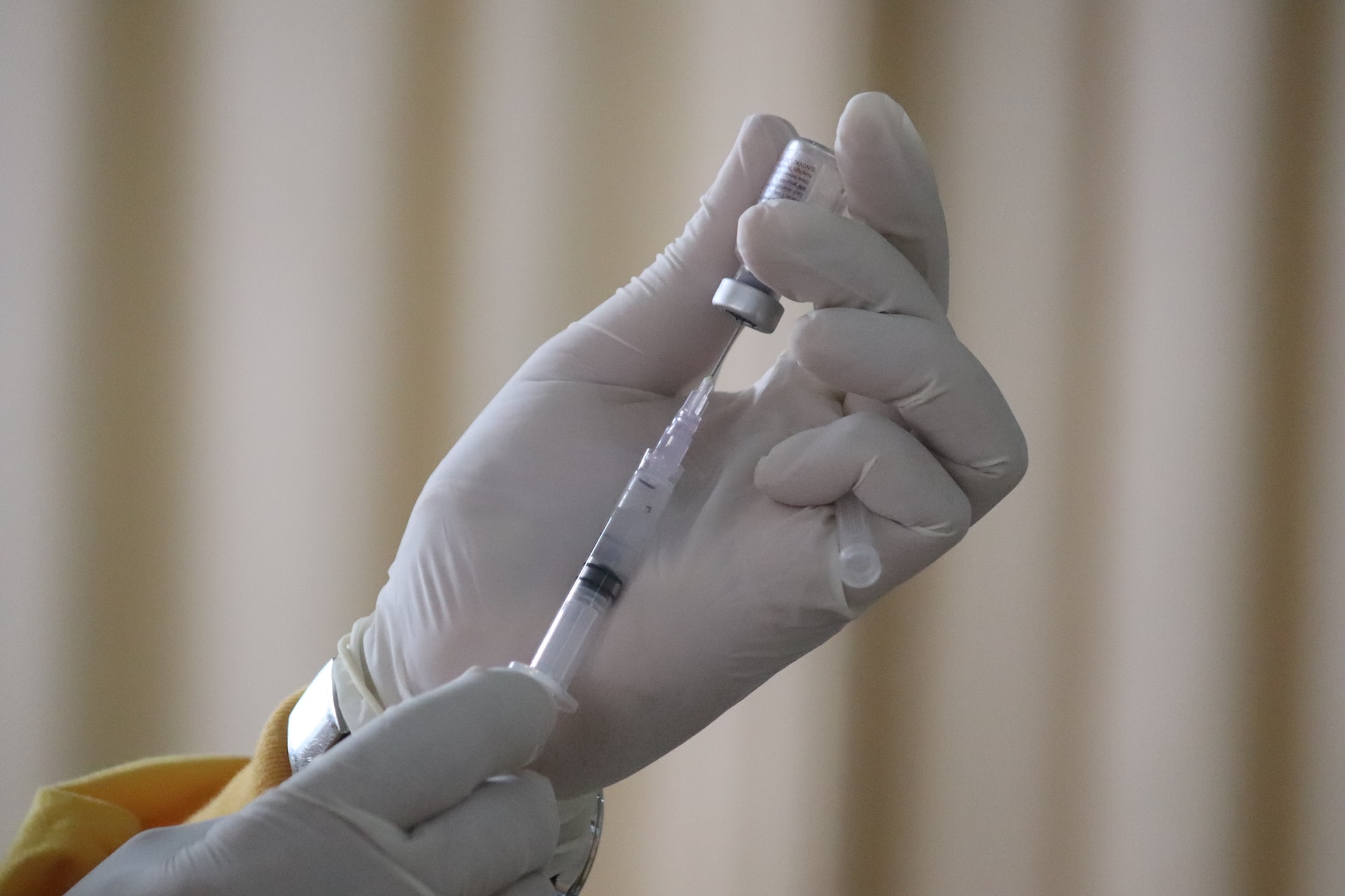 İngiltere'de Pfizer-BioNTech aşısı 6 aylıktan 4 yaşına kadarki bebek ve çocuklarda kullanılabilecek