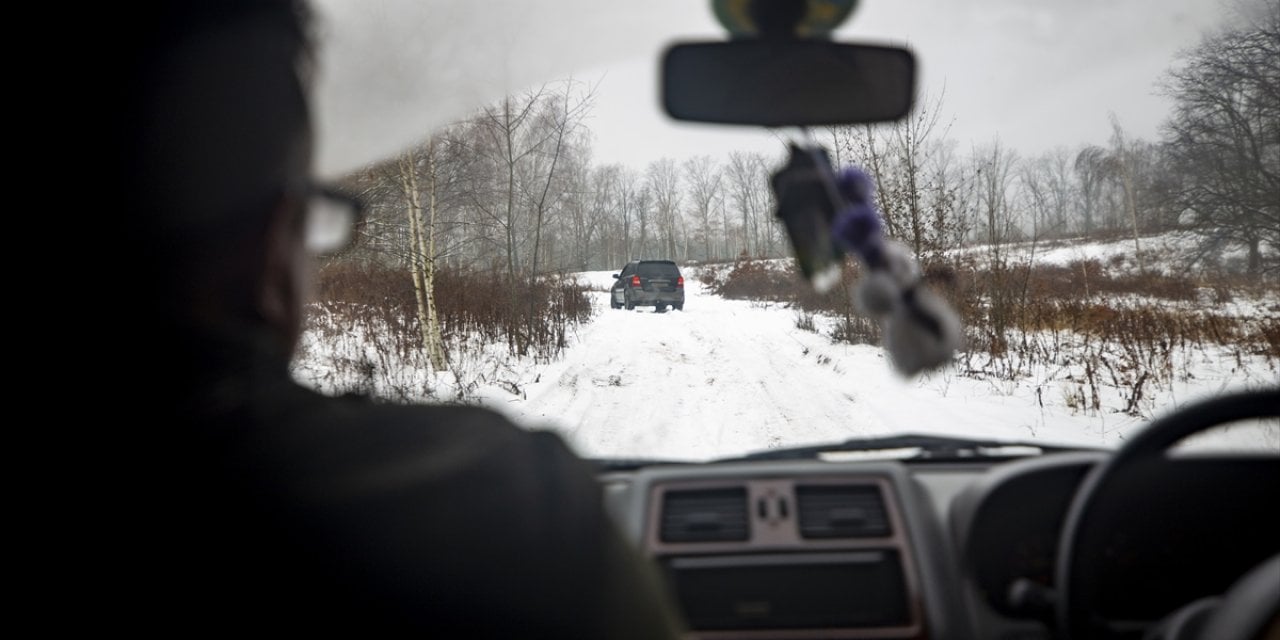 Ukrayna'da cephedeki askerler, arazi araçları sürüş eğitiminden geçiyor