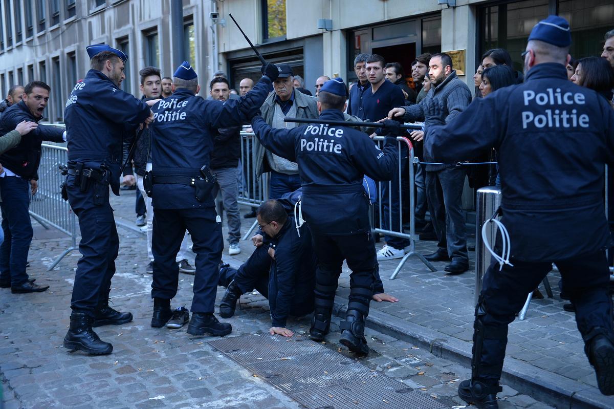 Brüksel'de terör protestosunda arbede