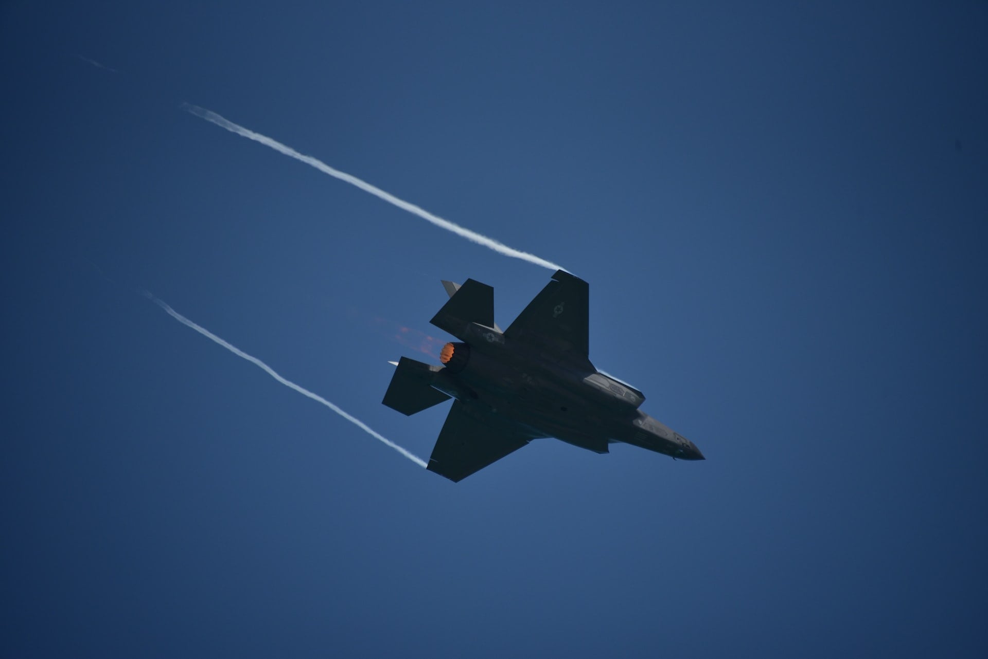 Almanya F-35 tipi savaş uçağı alımı için sözleşme imzaladı