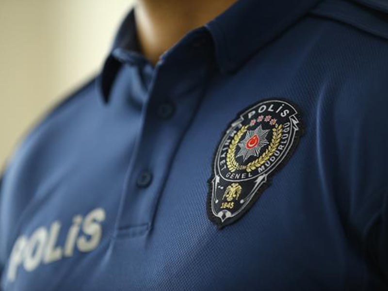 Diyarbakır'da polis servisine bombalı saldırı: Yaralılar var!