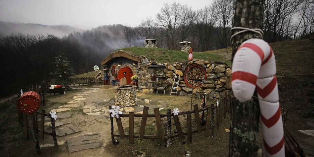 Bosnalı kız kardeşler her biri farklı dekore edilen hobbit evleri inşa ediyor