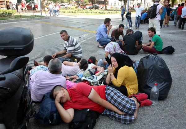AB: Sığınmacıları durdur, vizeleri kaldırmayı konuşalım
