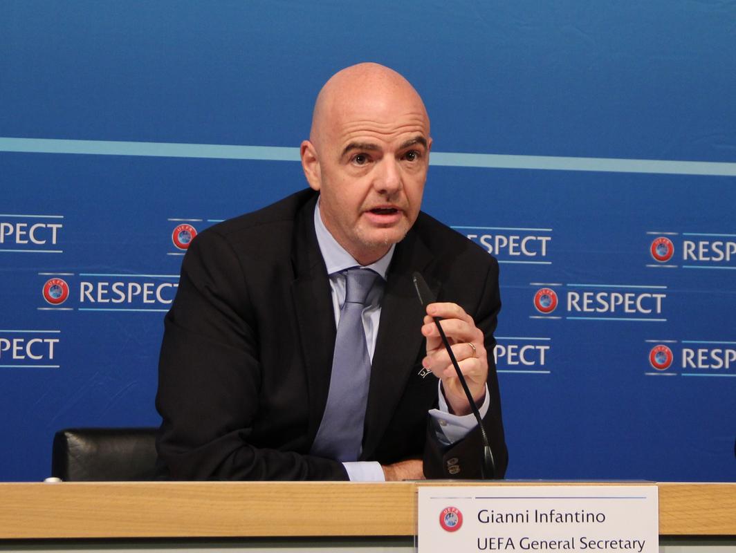 UEFA'dan yolsuzluk skandalına rağmen Platini'ye destek