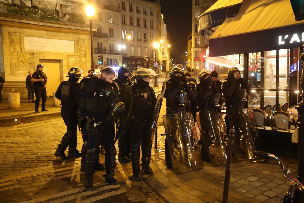 Paris'te terör örgütü PKK destekçilerinin olaylı gösterisi esnafı mağdur etti