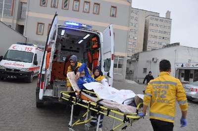 Fabrikaya gelip 4 kişiyi bıçakladı,1 kadına da otomobiliyle çarptı