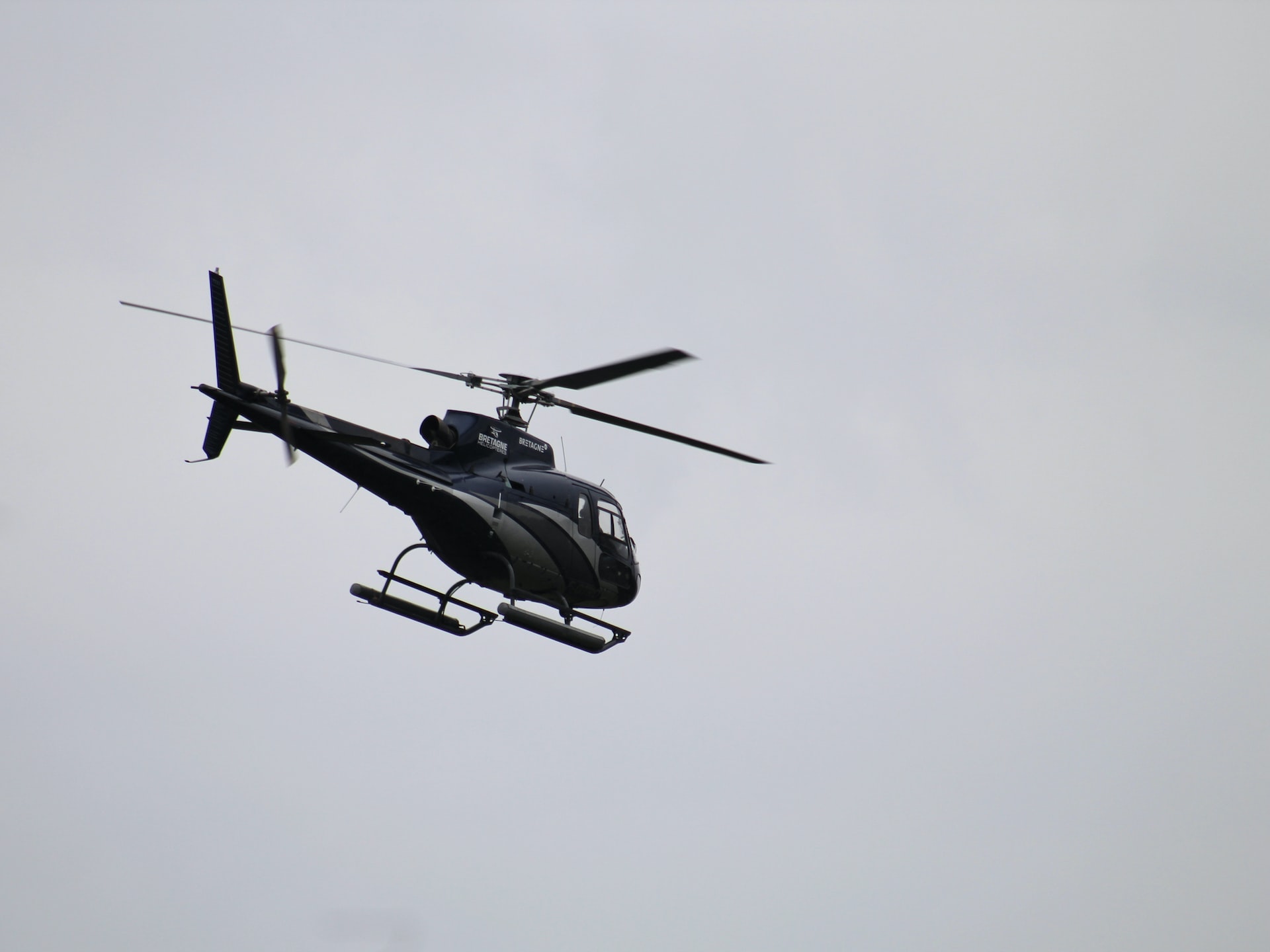 Avustralya'da iki helikopterin havada çarpıştı