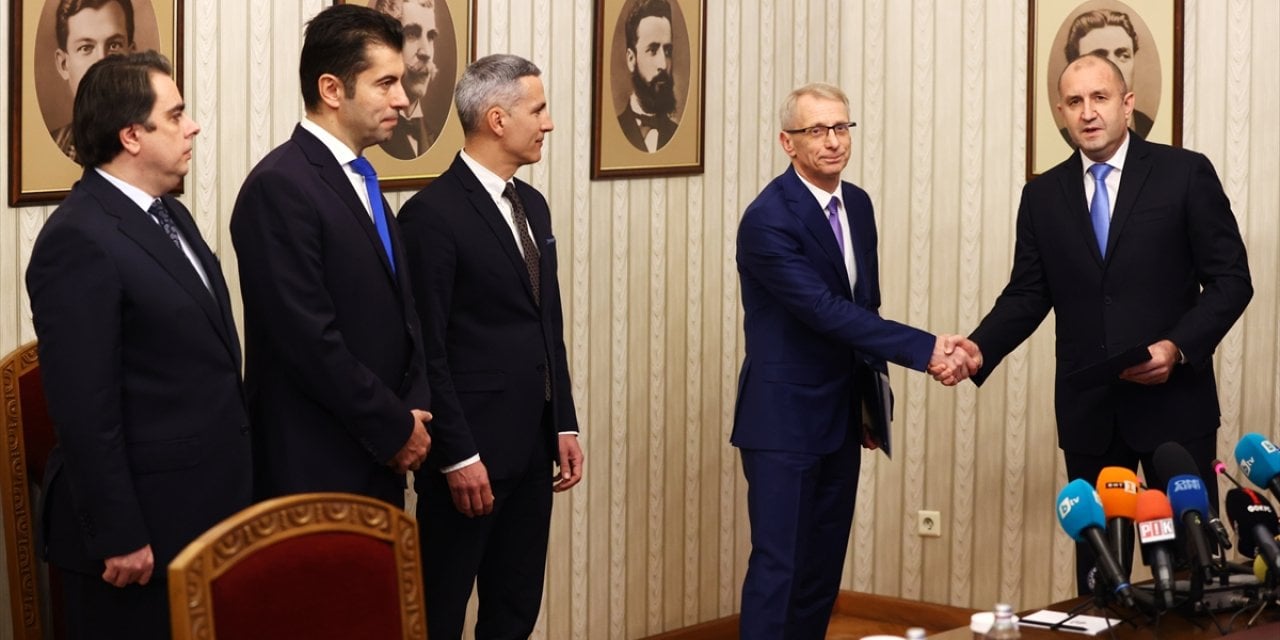 Bulgaristan Cumhurbaşkanı Radev, hükümet kurma görevini Değişime Devam partisine verdi