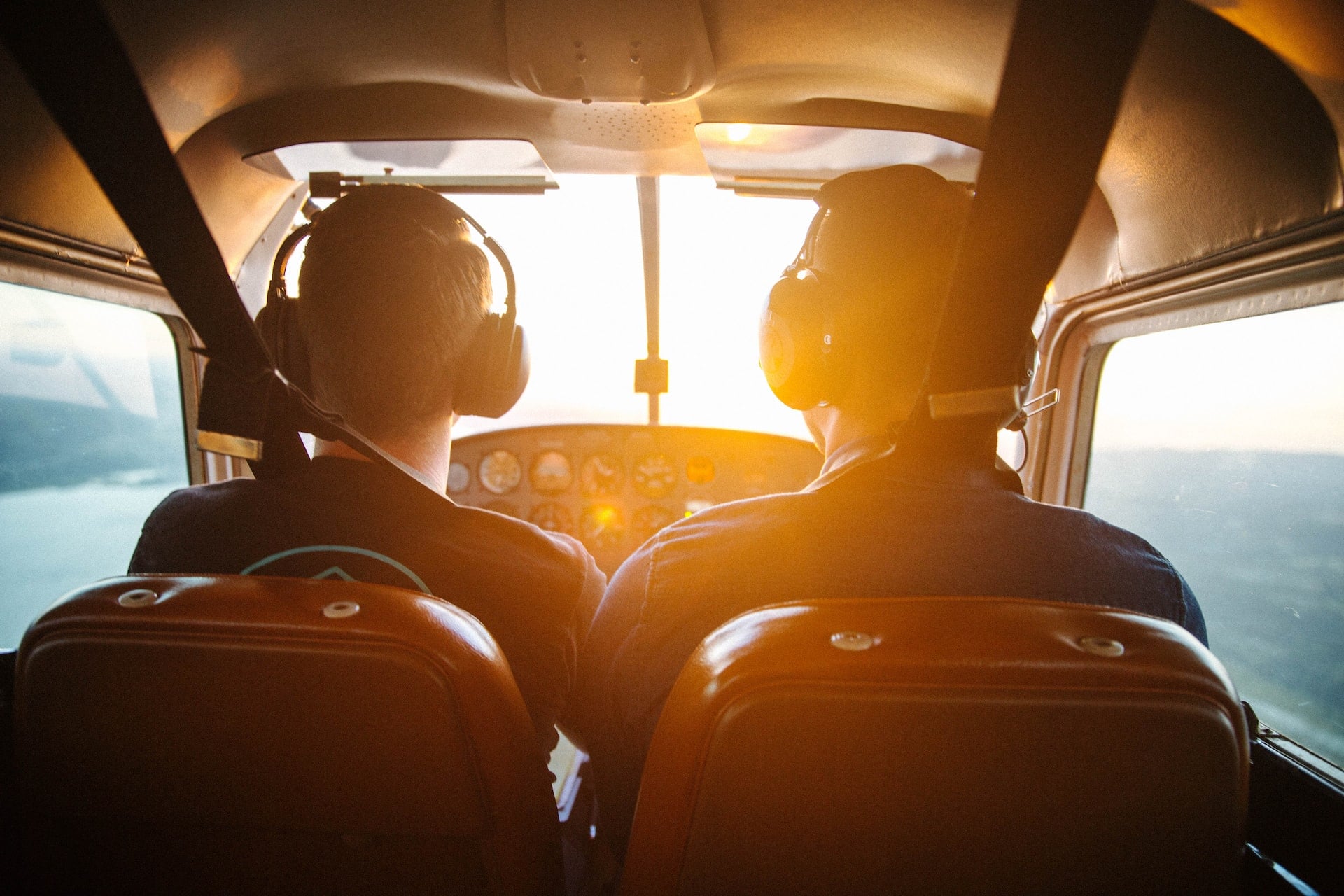 Eski ABD pilotu Çin pilotlarına uçak gemilerine iniş eğitimi vermekle suçlanıyor