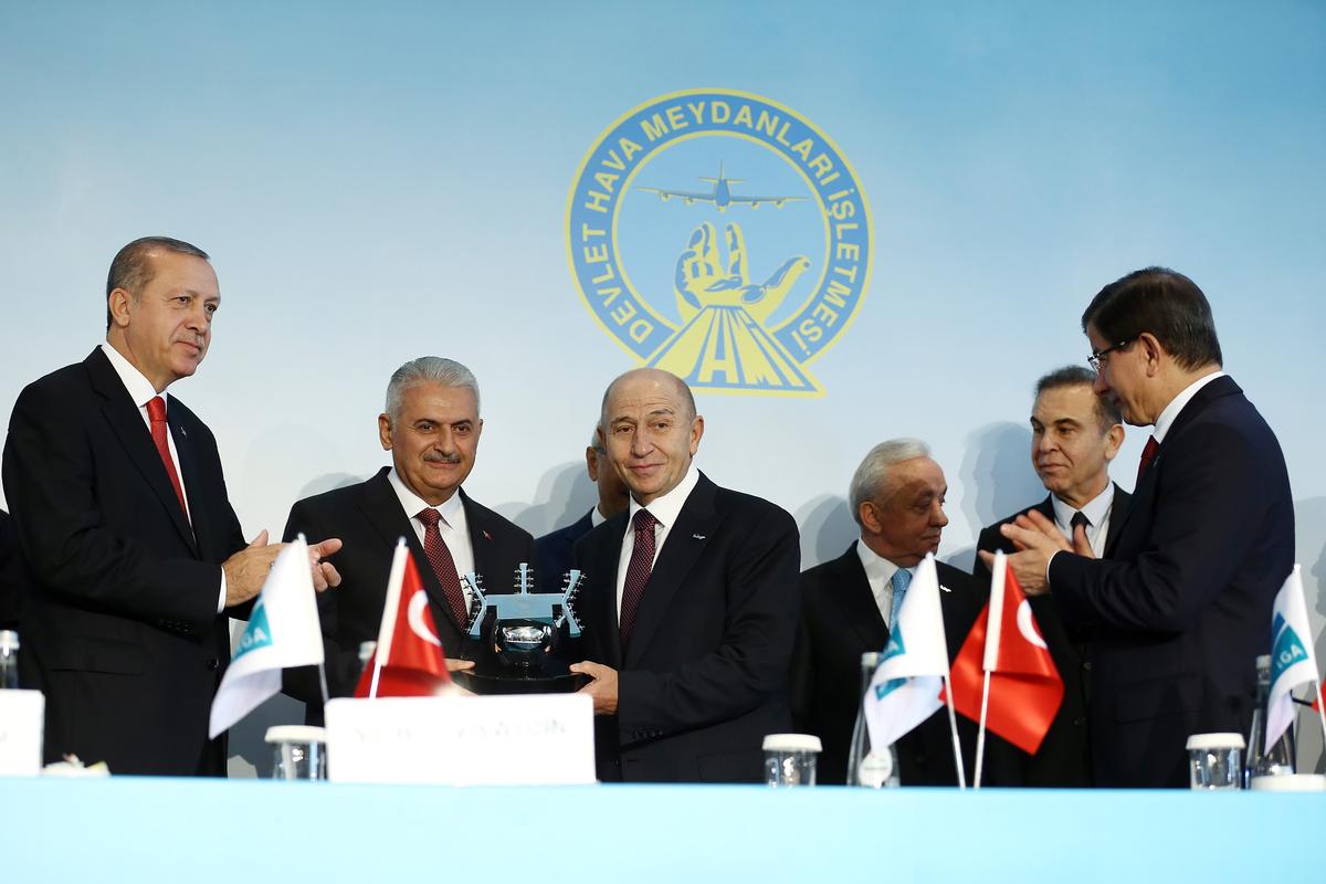 Üçüncü havalimanı için imzalar atıldı