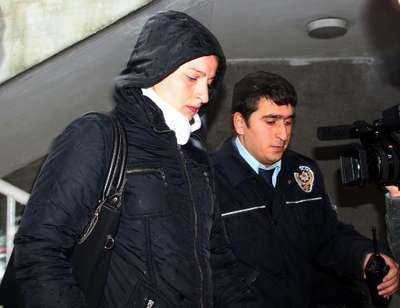 Şiddet uygulayan eşini öldüren kadına ceza verilmedi