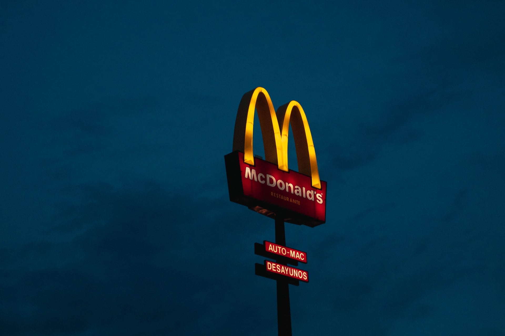 McDonald’s, Kazakistan’daki faaliyetlerini durdurdu