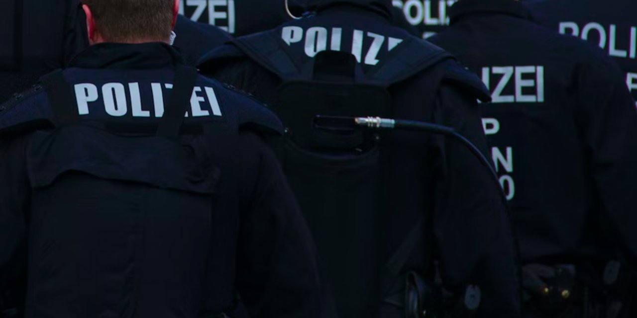 Almanya'da aşırı sağcı polis alarmı