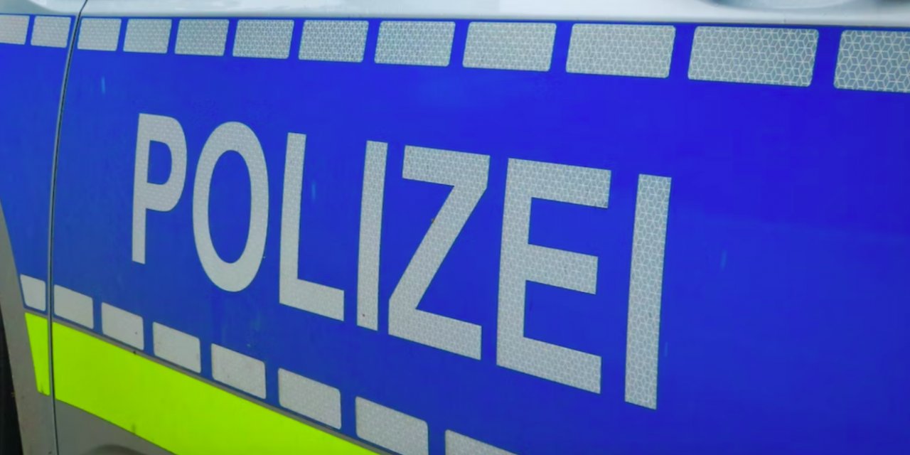 Berlin'de radikal solcular iş yerlerine ve karakola saldırdı