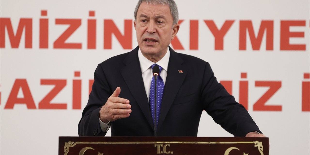 Bakan Akar,  Londra'ya gitti