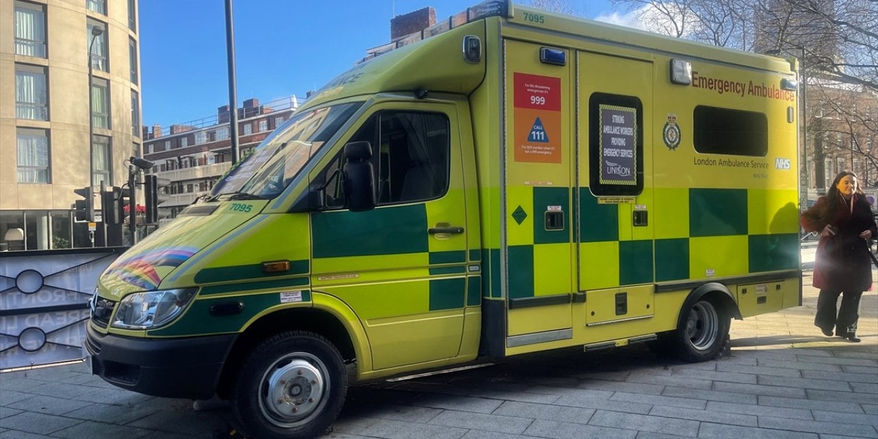 İngiltere'de ambulans çalışanları 10 yeni grev duyurusunda bulundu