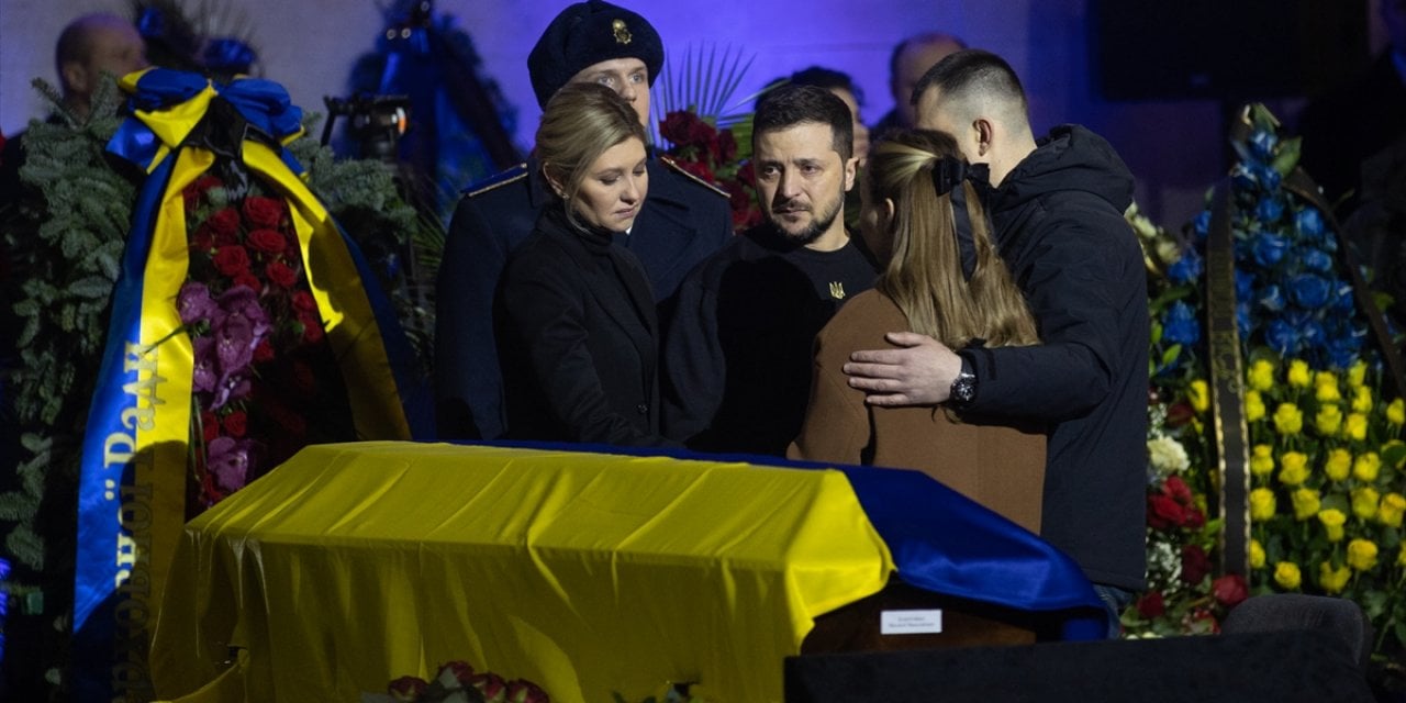 Ukrayna'da helikopter kazasında hayatını kaybedenler için cenaze töreni düzenlendi