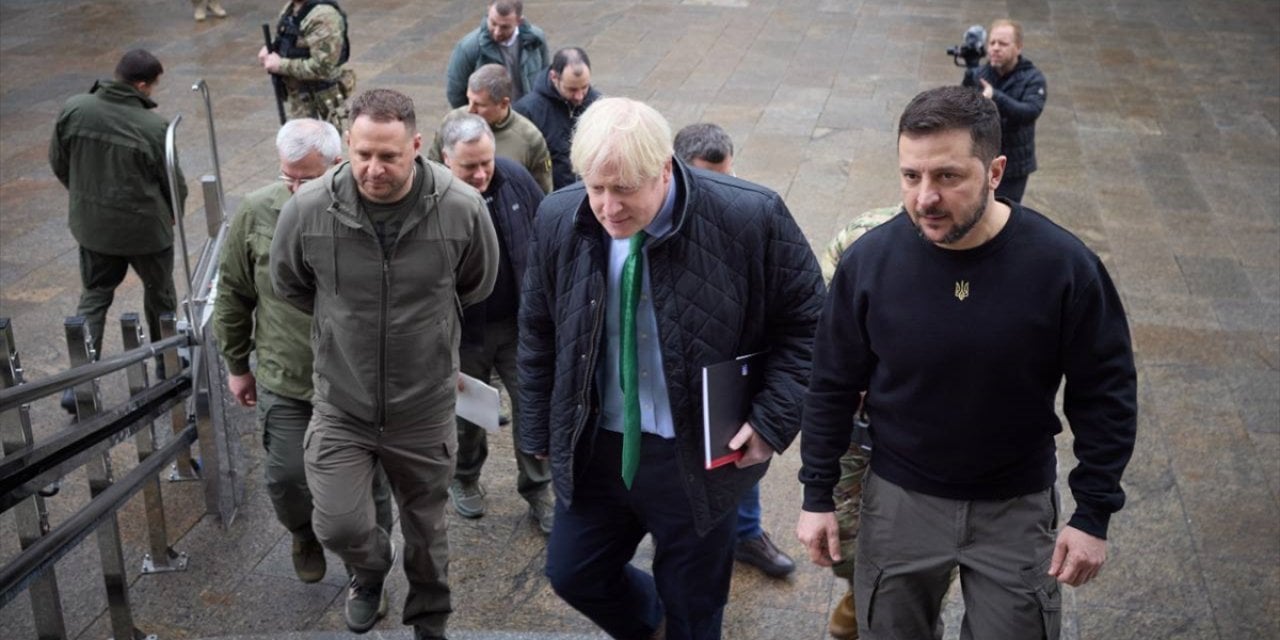 Eski İngiltere Başbakanı Johnson, Kiev'de Ukrayna lideri Zelenskiy ile görüştü