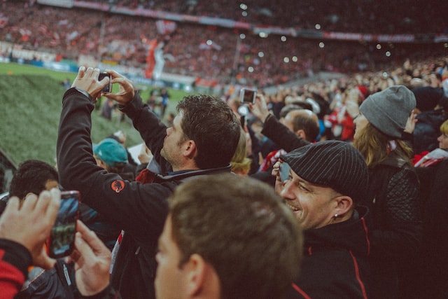 Bayern puanı son dakikada kurtardı