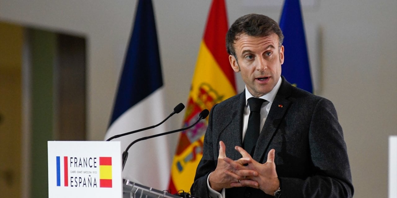 Macron: Ukrayna'ya savaş uçağı sağlayabiliriz