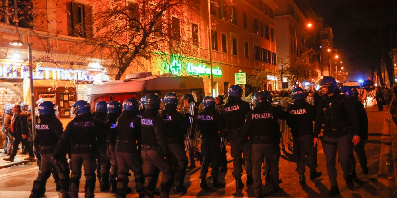 İtalya’da açlık grevindeki anarşist mahkum için protesto