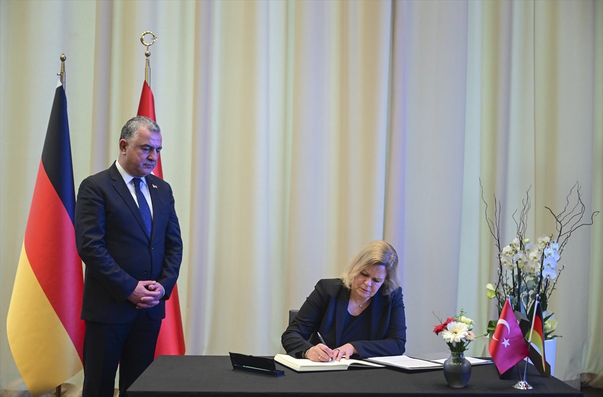 İçişleri Bakanı Faeser, Türkiye'nin Berlin Büyükelçiliğini ziyaret etti