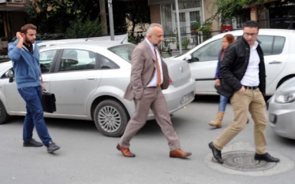 Kayyum ekibi ile manşet gerginliği