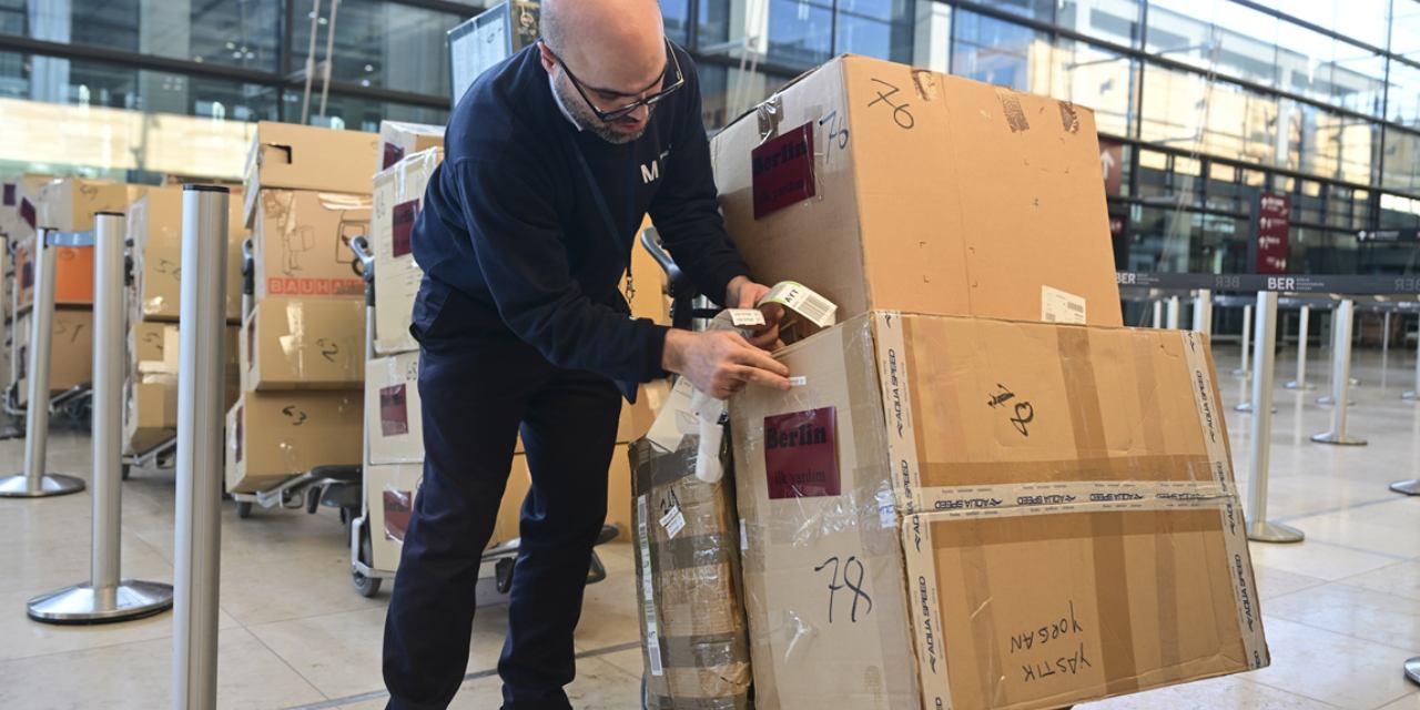 Almanya’da depremzedeler için 80 ton yardım malzemesi toplandı