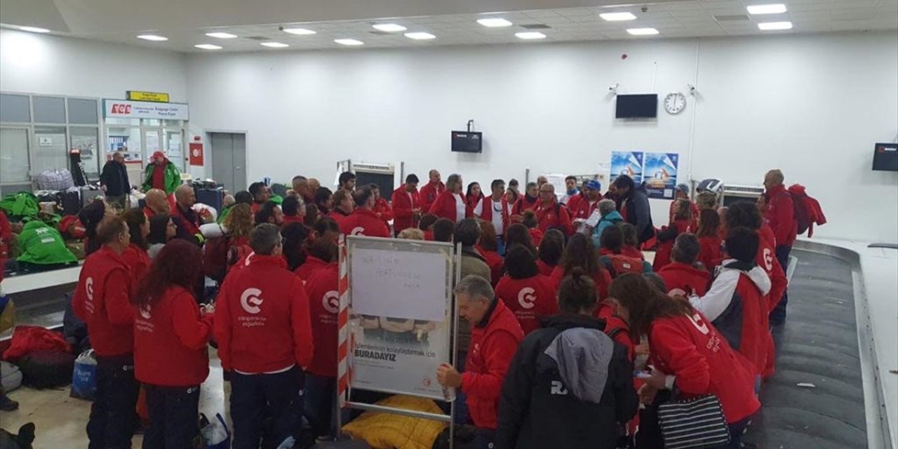 İspanyol sağlık ekibi ile sahra hastanesi malzemeleri Türkiye'ye ulaştı
