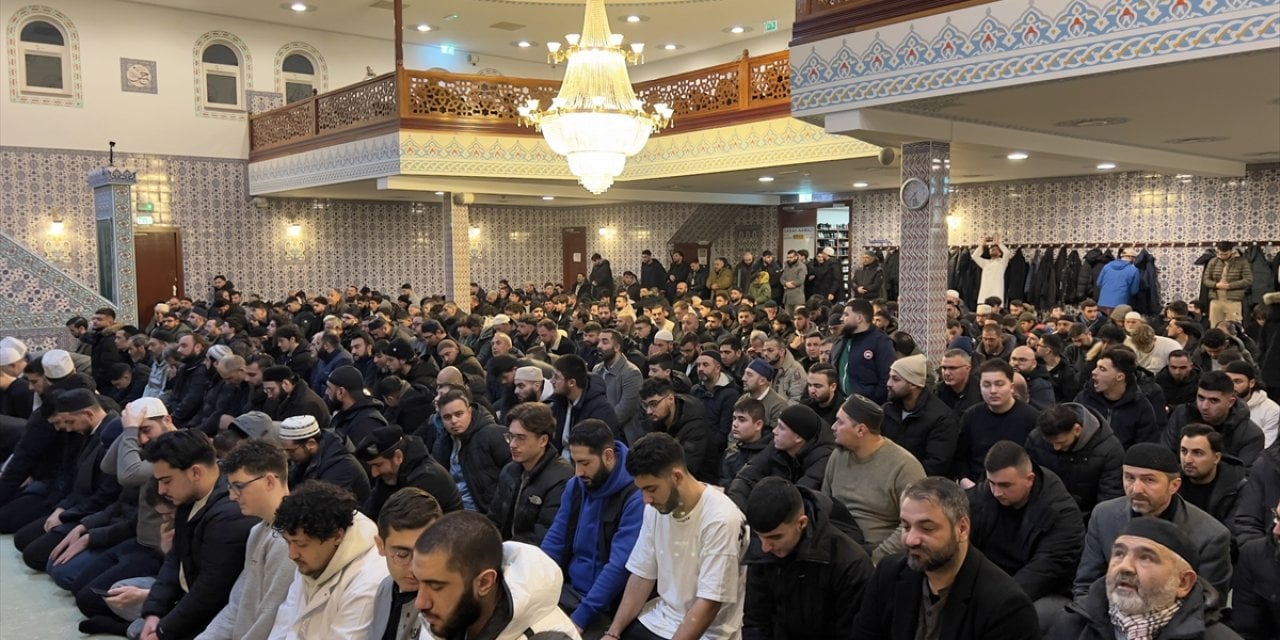 Hollanda’da yaşamını yitirenler için gıyabi cenaze namazı kılındı