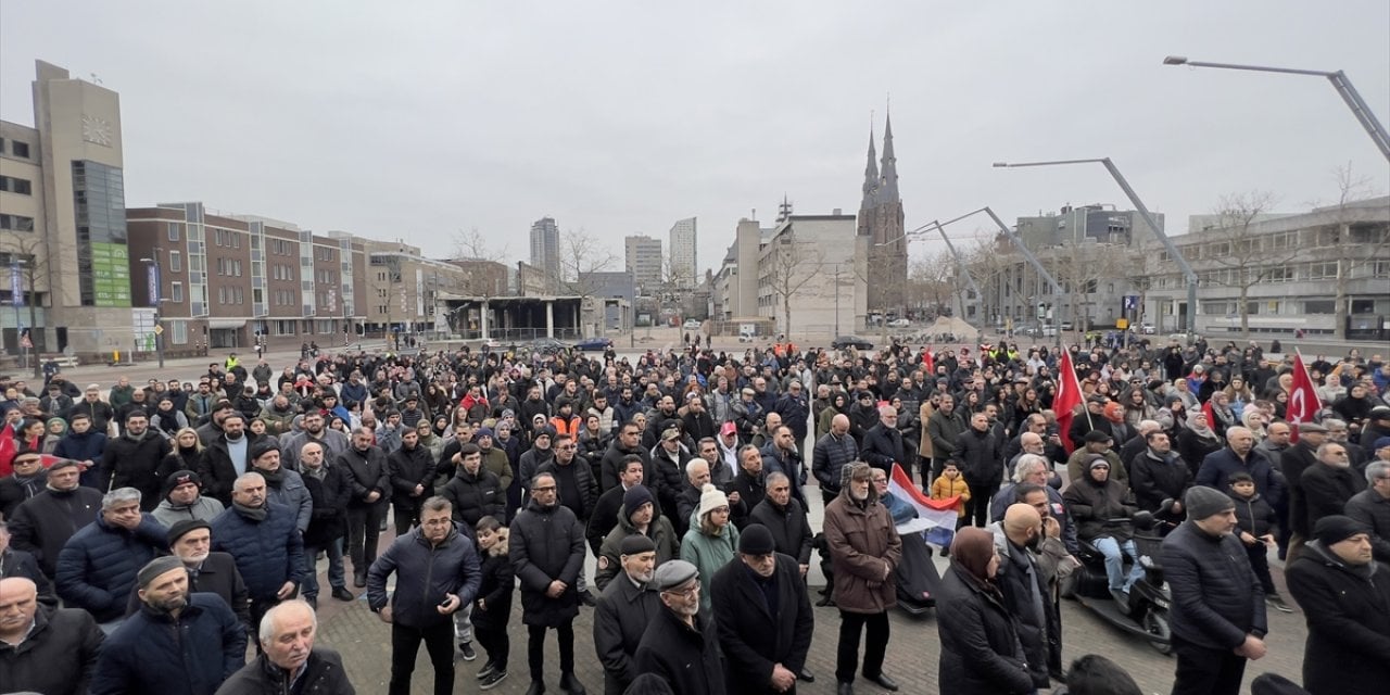 Hollanda’da, Türkiye'deki depremzedeler için anma ve dayanışma günü