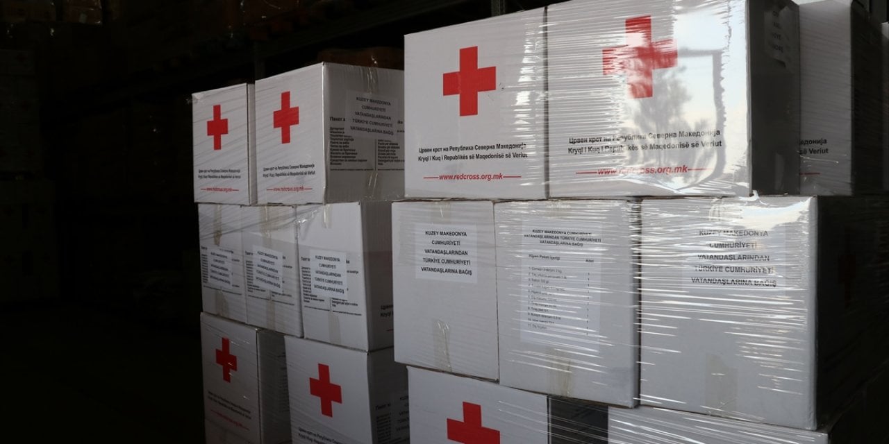 Kuzey Makedonya'dan iki yardım tırı deprem bölgesine yola çıktı