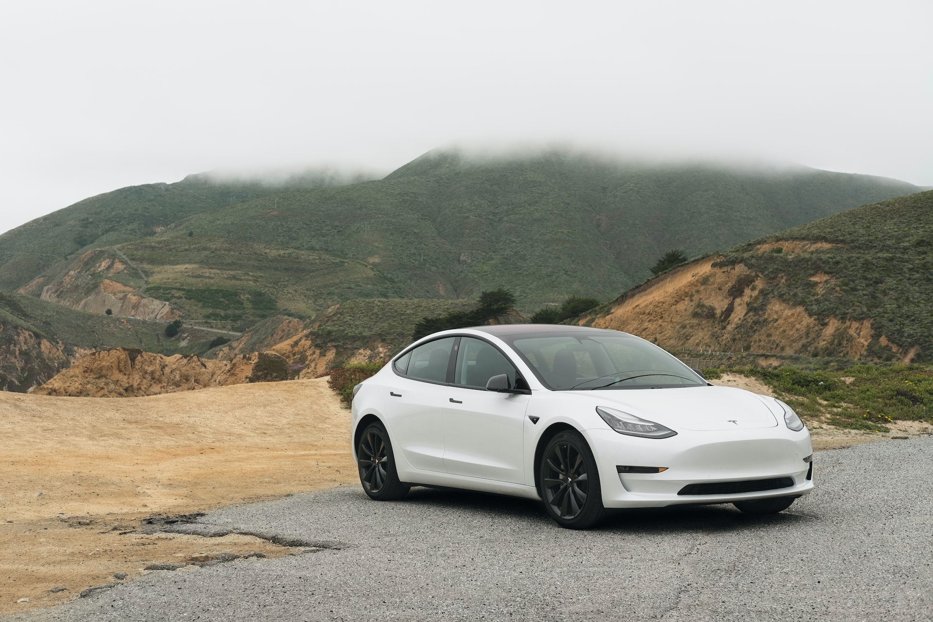 Tesla, binlerce aracını geri çağırdı