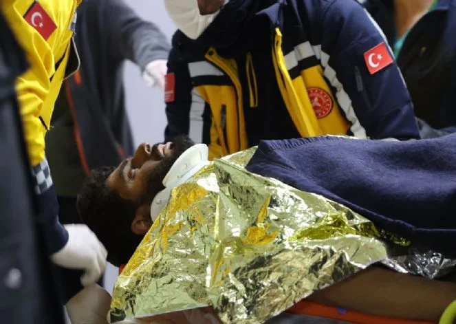 Depremden tam 261 saat sonra enkazdan sağ çıkarıldılar