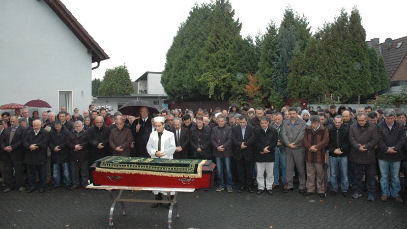 Alman başkan, Türk arkadaşının cenazesinde ağladı