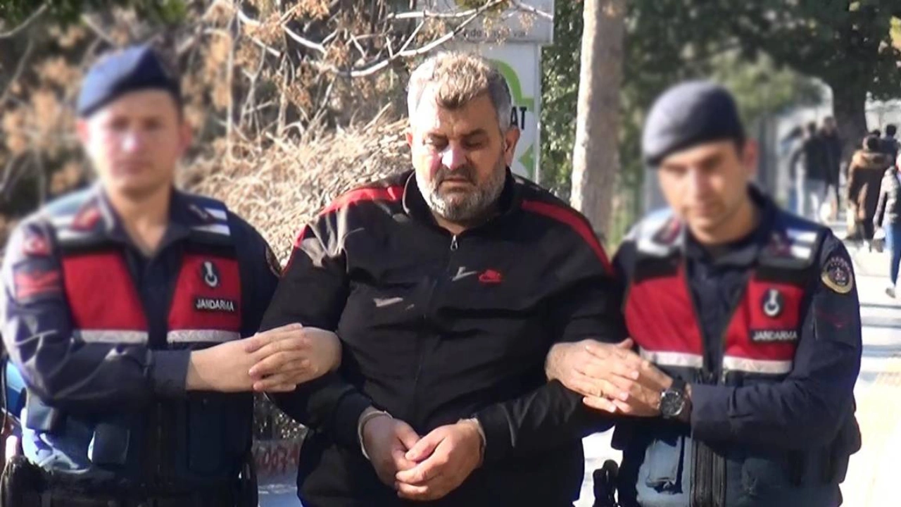Antakya'da çöken Kule Apartmanı’nın müteahhidi, 12 bin lira ceza ödeyip inşaata devam etmiş!