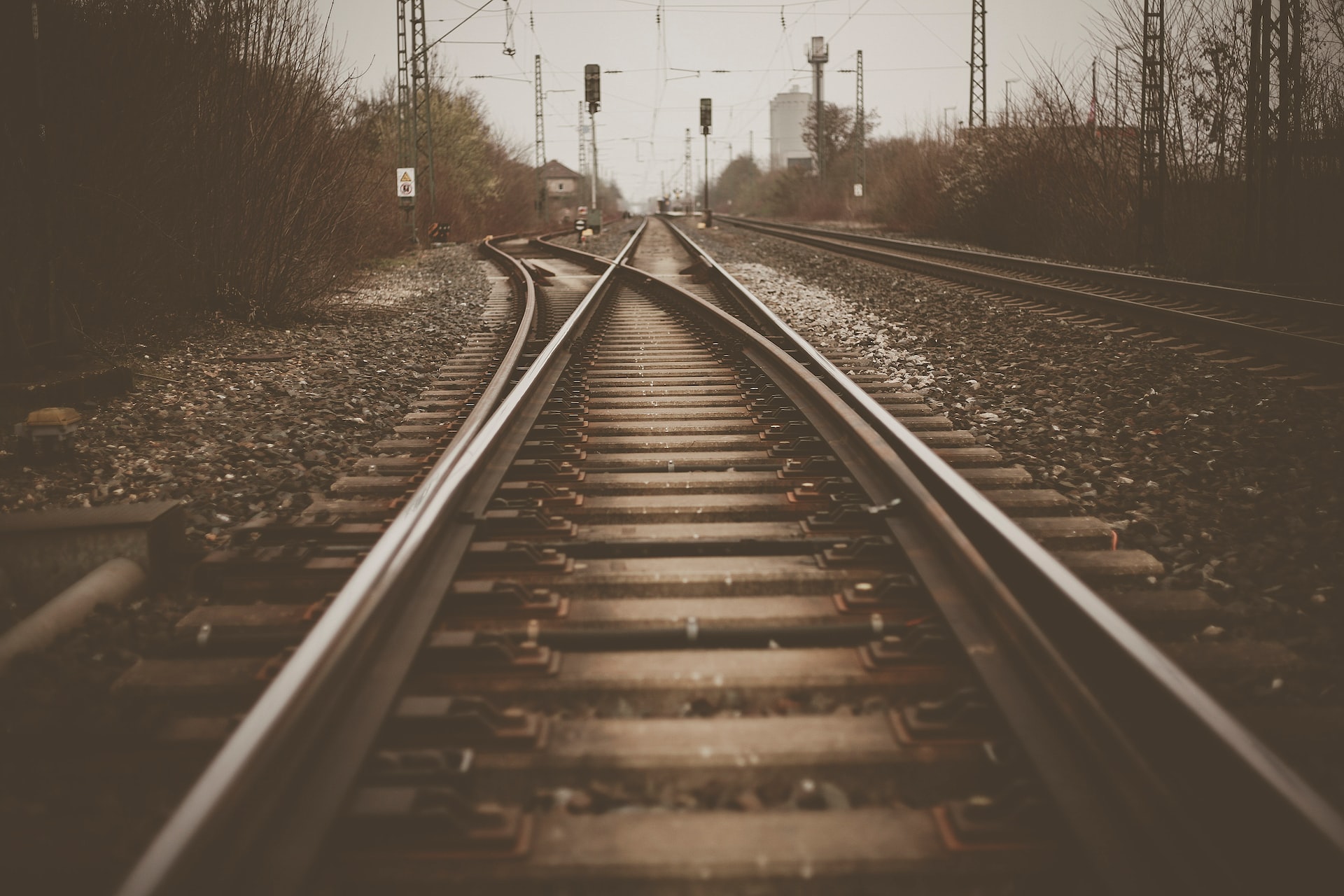 Fransa'da elektrik kesintisi tren seferlerini aksattı