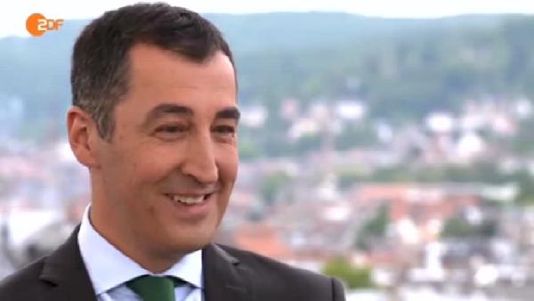 Cem Özdemir: Türkiye, Almanya'daki Müslümanları rahat bırakmalı