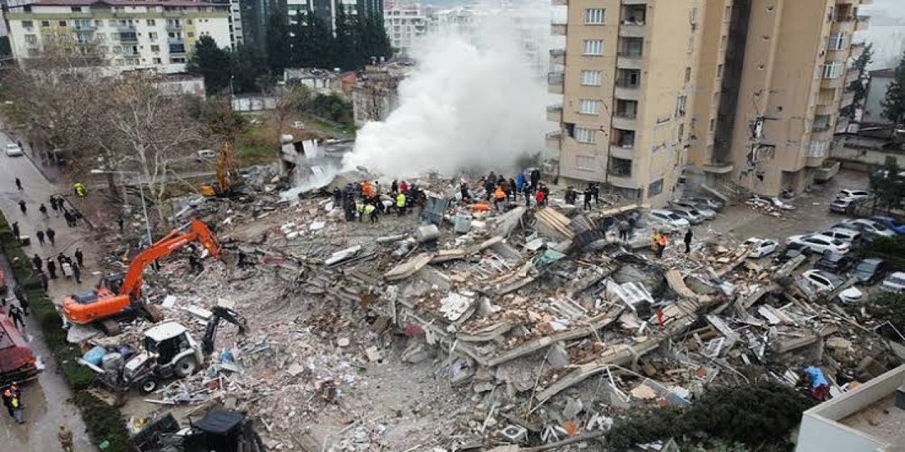 Müteahhit durur mu yapıştırmış cevabı: Binamın yıkılmasının suçlusu deprem