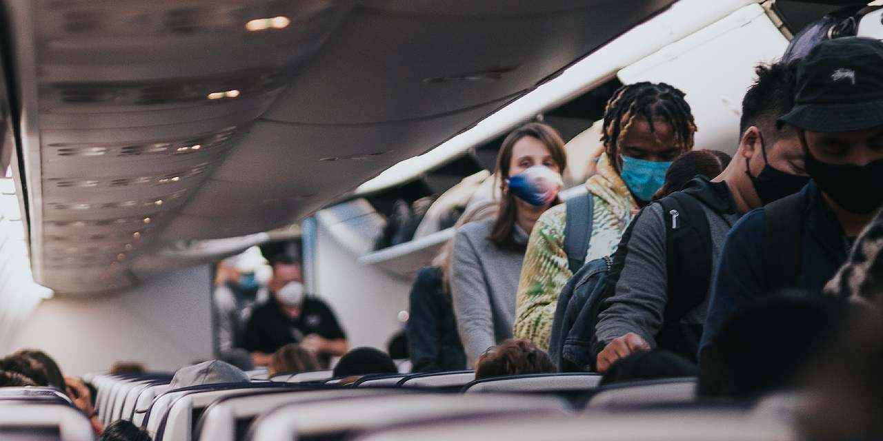 Frankfurt  uçağında büyük panik: 7 yaralı